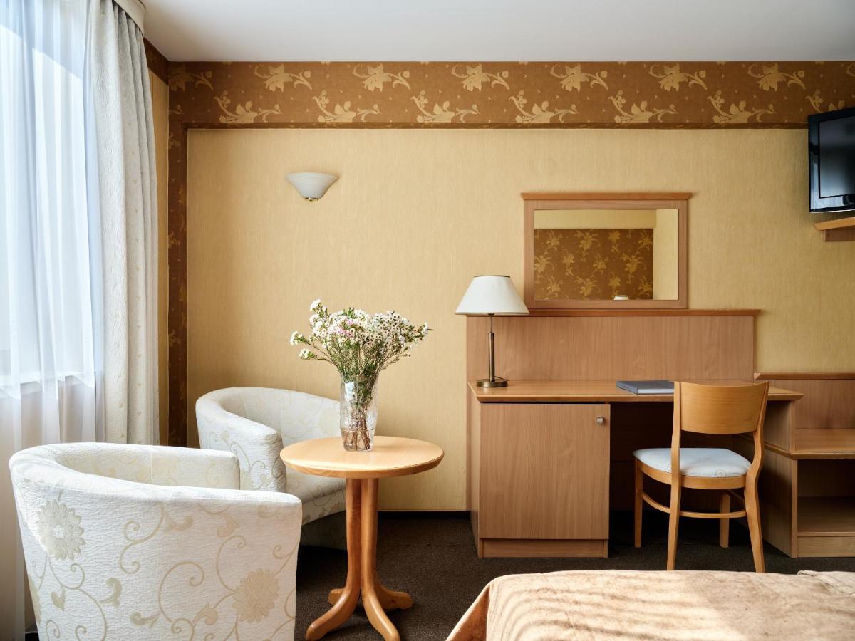 Hotel Great Polonia Krakow Airport - Ex Hotel Witek モドルニチュカ エクステリア 写真